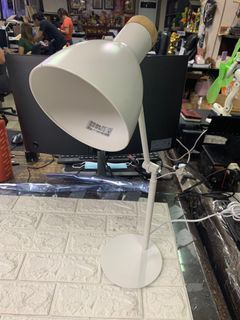 Anko Cantilever Desk Lamp White 220volts