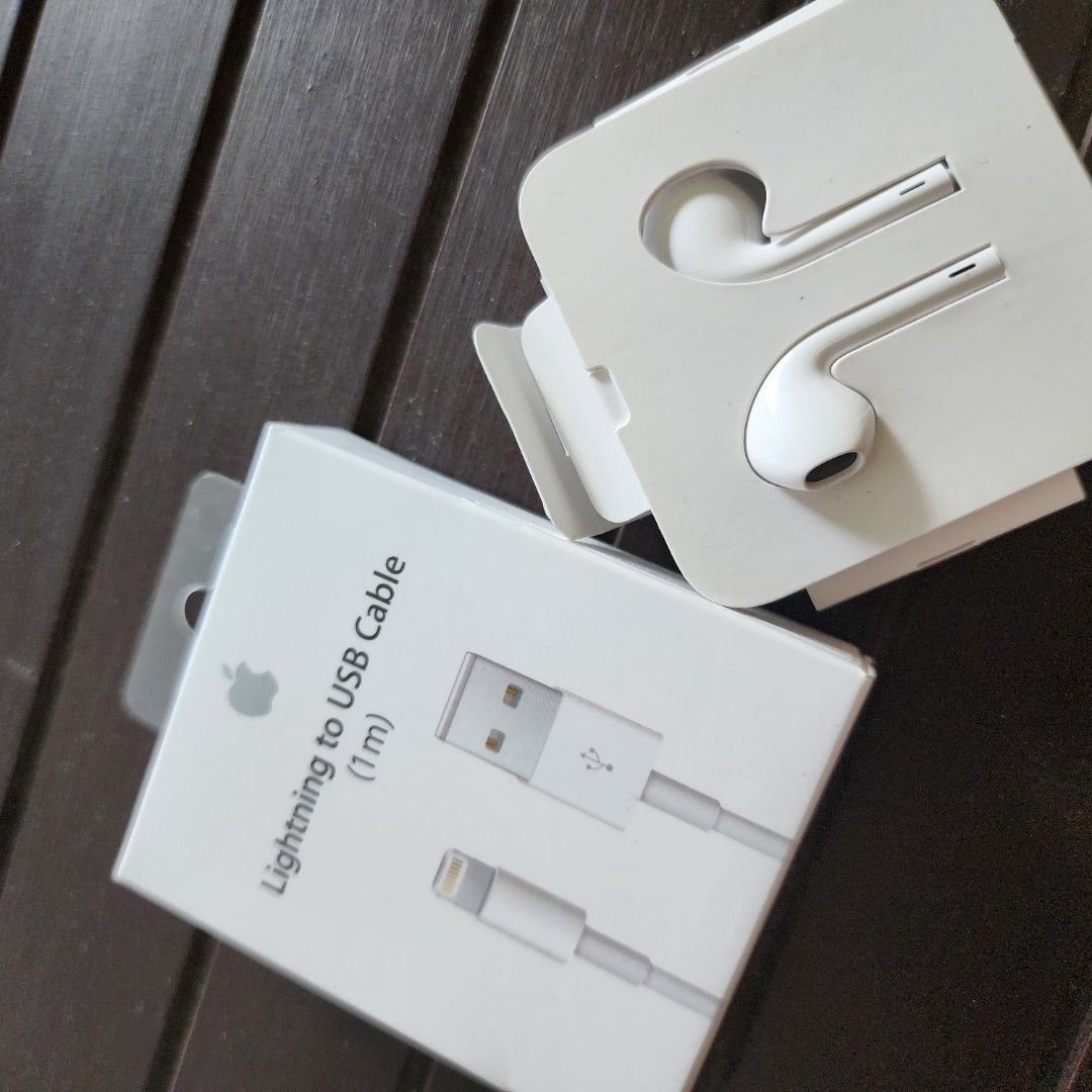 Apple Lighting Cable with Apple Wired Earphone (Category: Chargers & Cables) located in Dinalupihan. Submitted by misterrsellerr (Listing ID 1254841236, Image 1). Description: .
