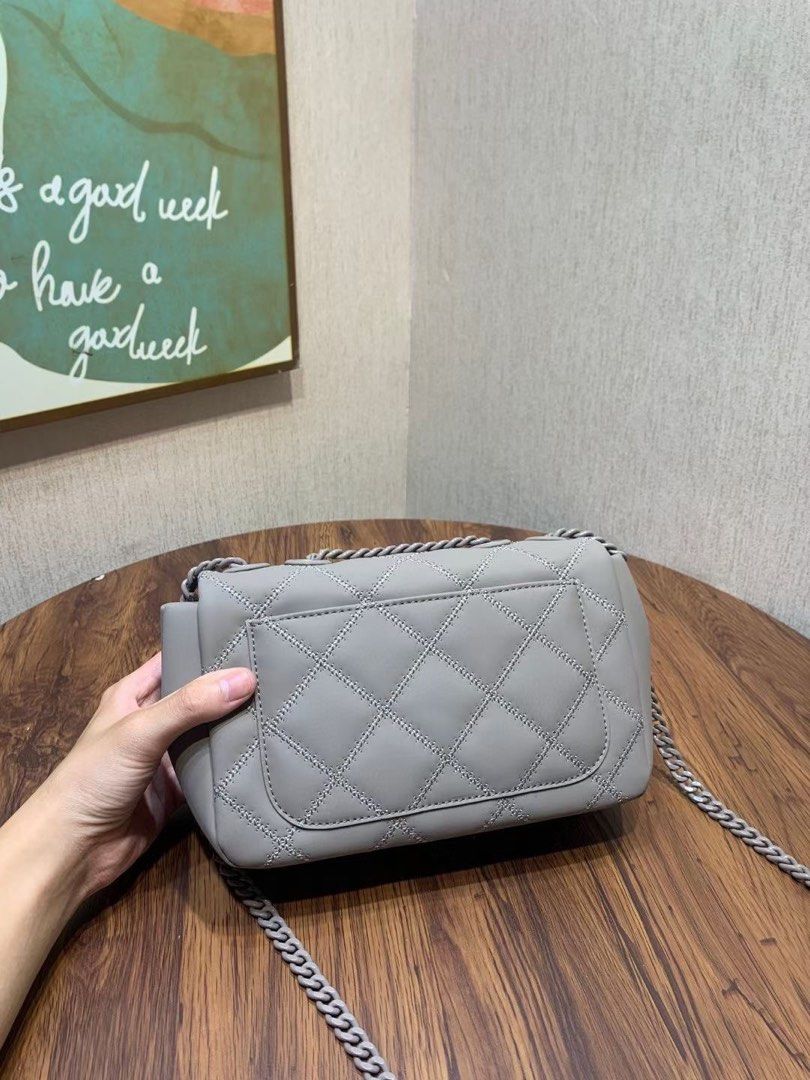 Authentic Tory Burch Willa shoulder bag