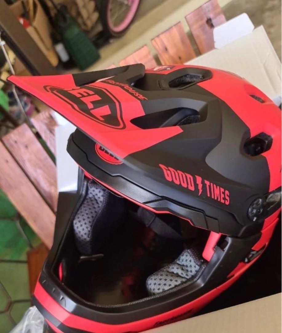 Bell super outlet dh red