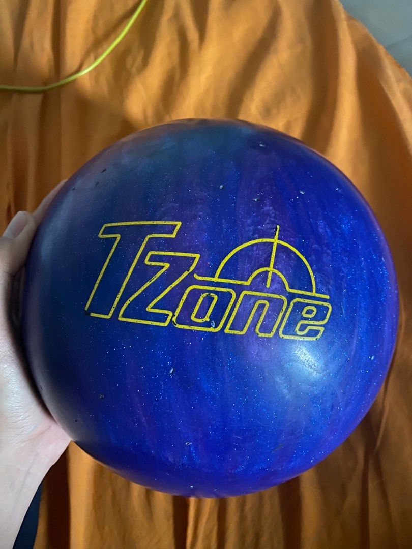 Bowling ball 12lbs, Sports Equipment, Sports & Games, Billiards