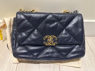 Chanel 19 small navy blue