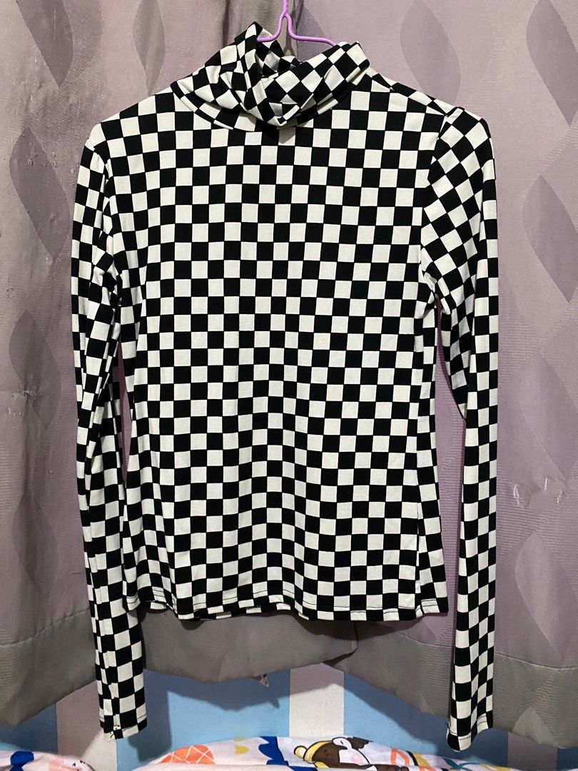 Checkered on sale turtle neck
