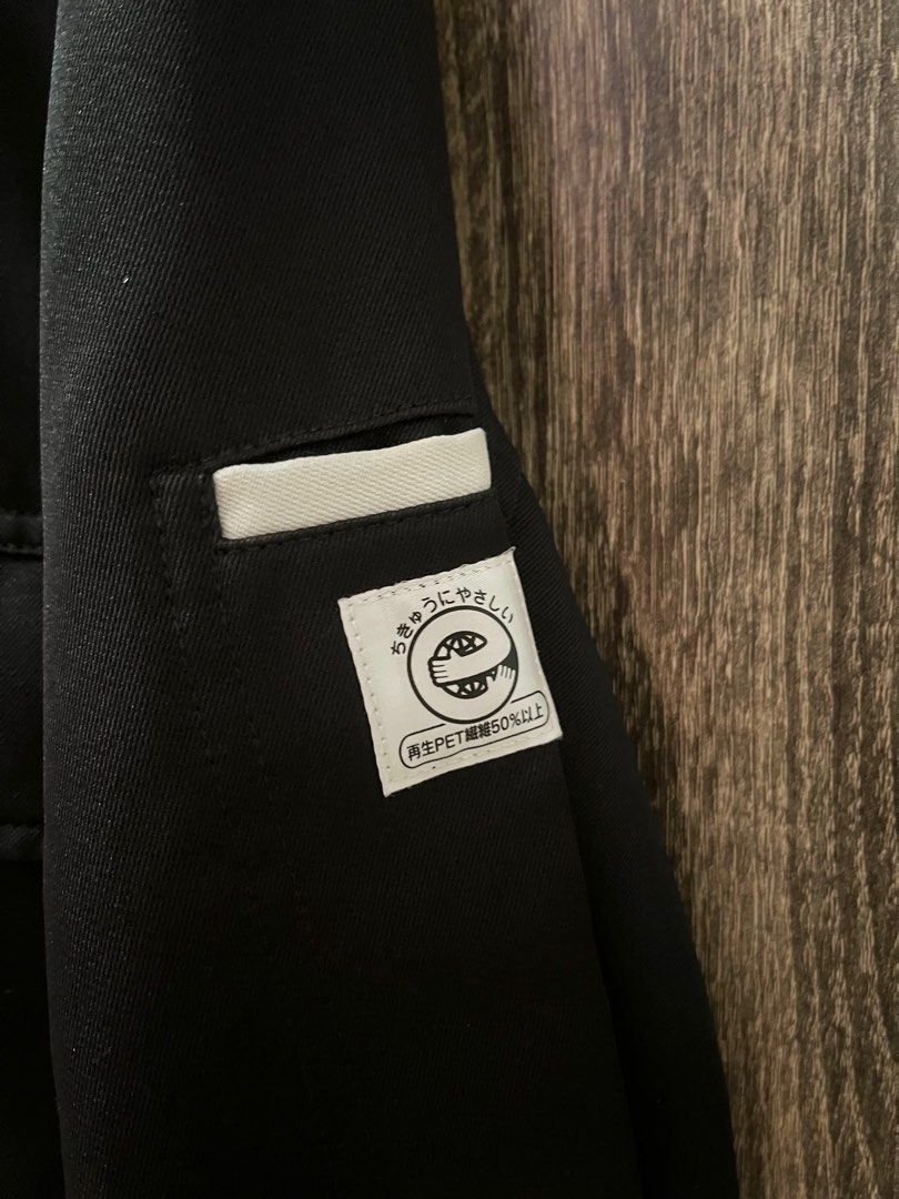 CRESTA 21 XEBEC Black Jacket (Category: Coats, Jackets and Outerwear) located in Makati City. Submitted by chengdecluttering (Listing ID 1254856884, Image 3). Description: .