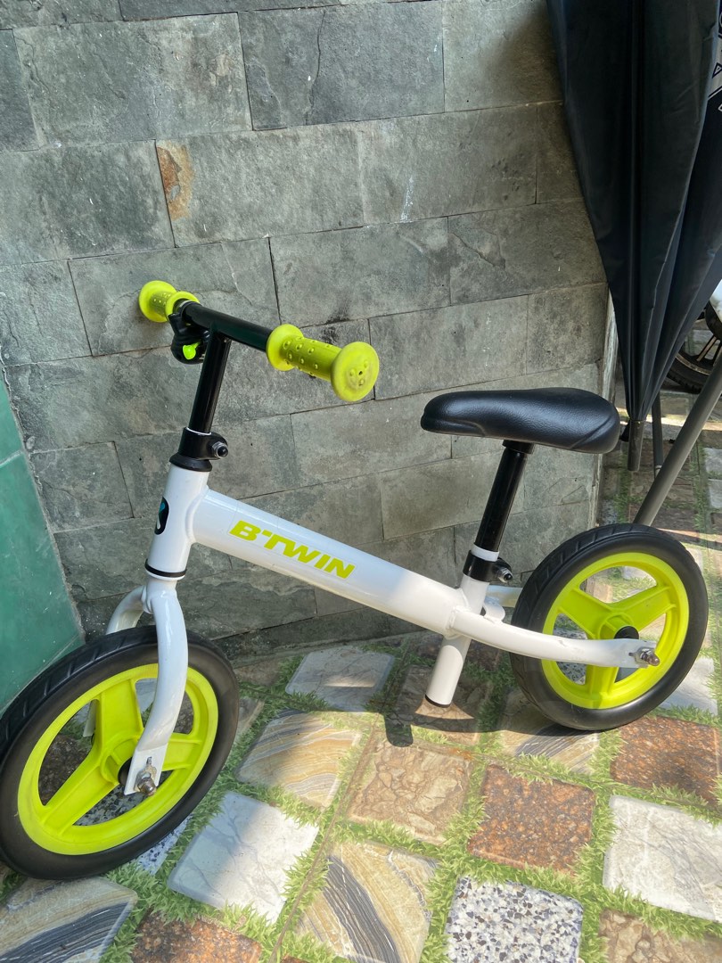 Decathlon balance bike, Sports Equipment, Bicycles & Parts, Bicycles on