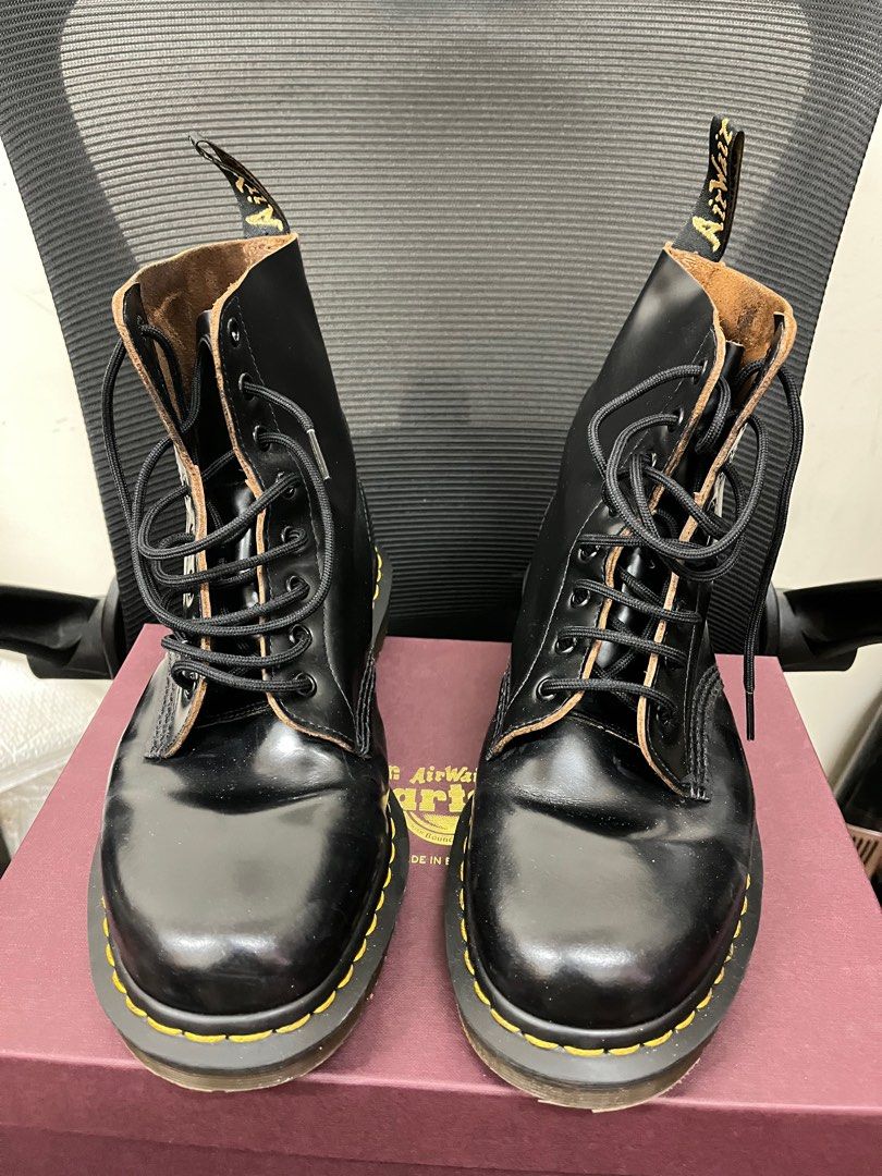 Dr. Martens 1460 Made in England UK10, 男裝, 鞋, 靴- Carousell