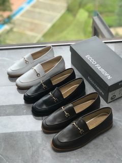 Shoes flats heels sandals Collection item 1