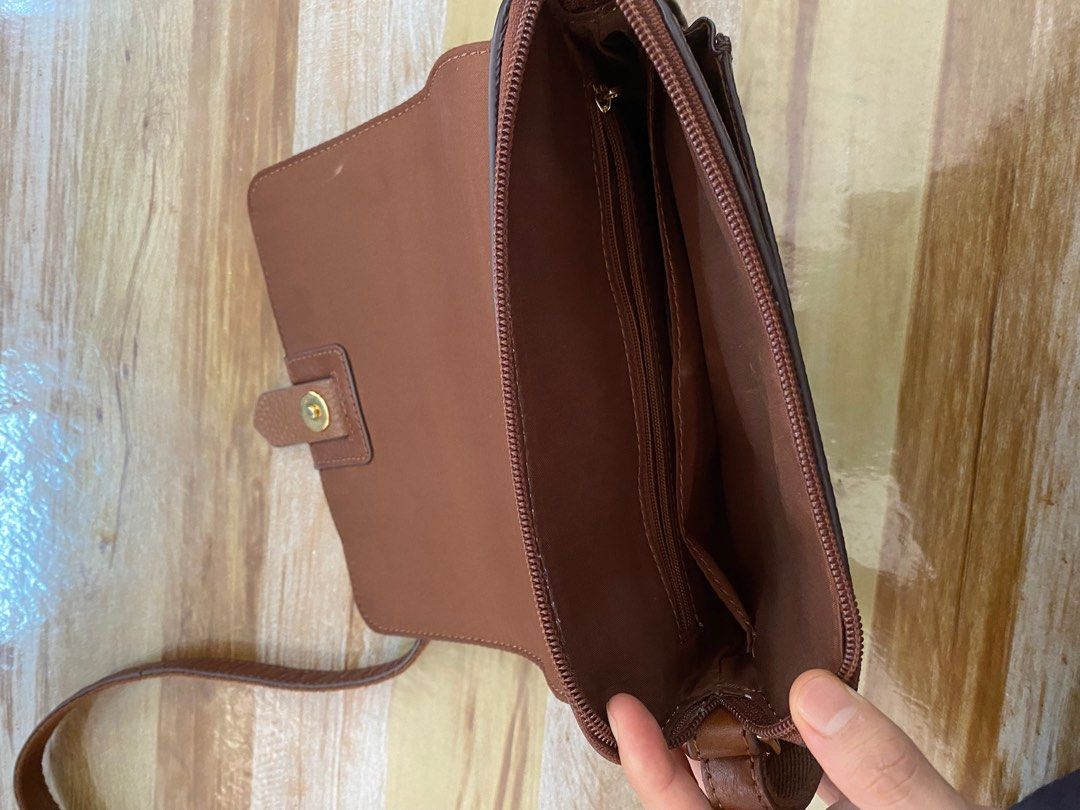 Kinley leather sales crossbody bag