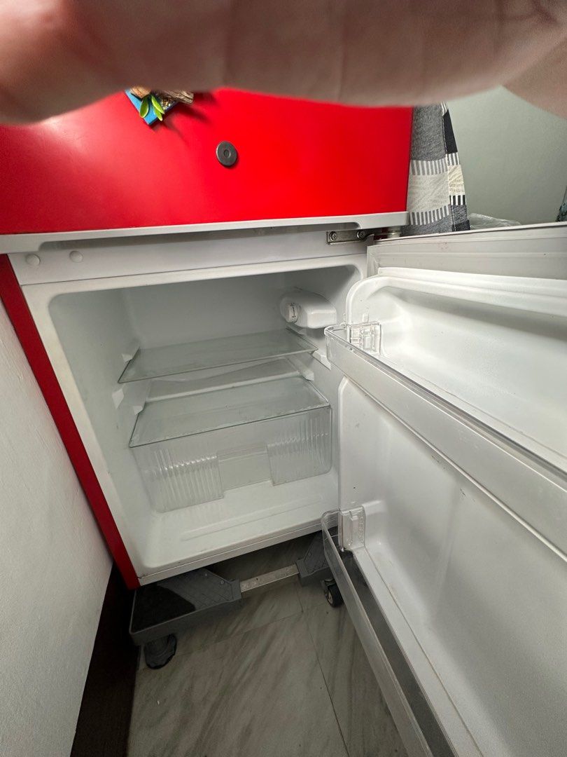 Fujidenzo personal ref 3.5cu 2-door (Category: Refrigerators and Freezers) located in Manila. Submitted by akeikosonestopshop (Listing ID 1254839449, Image 3). Description: fujidenzo personal ref 3.5cu ft. like new pa need lng ng cleaning rfs : hindi na ginagamit may samsung ref na dn .