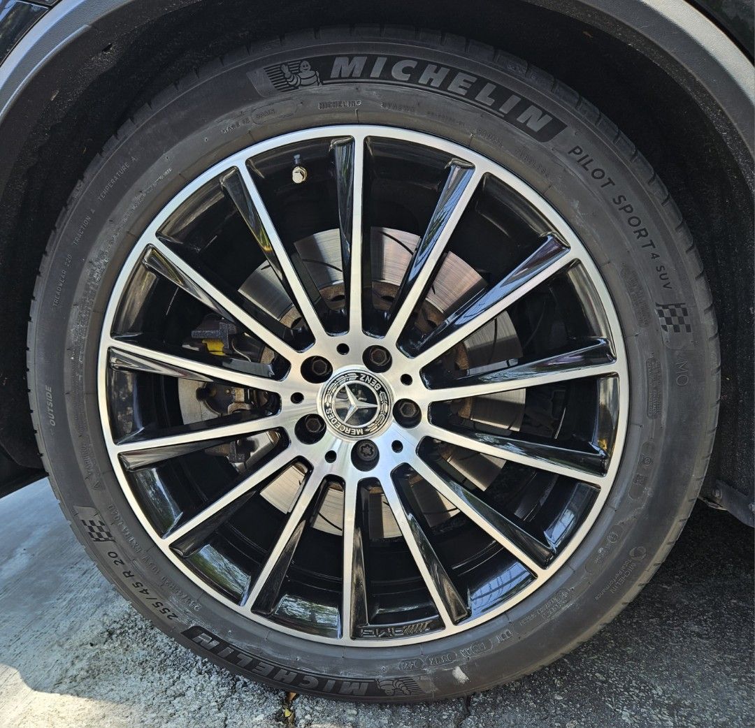 Genuine Mercedes-Benz AMG 20