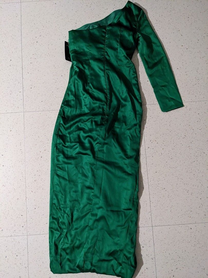 Glamorous green dress hotsell