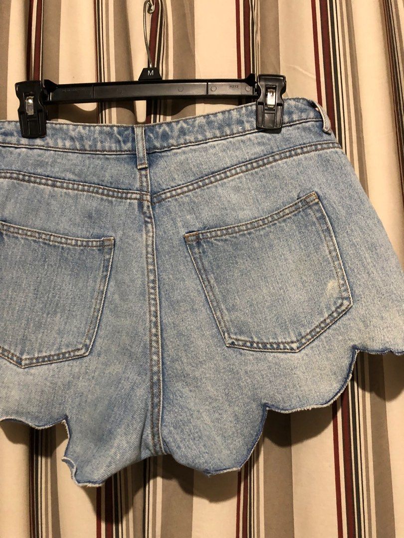 H M Scallop Hem HW Buttonfly Shorts Women s Fashion Bottoms Shorts on Carousell