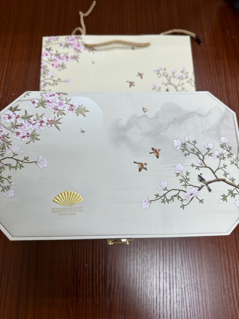 [IN STOCK] Mandarin Oriental Hotel Mooncakes Set, Food & Drinks