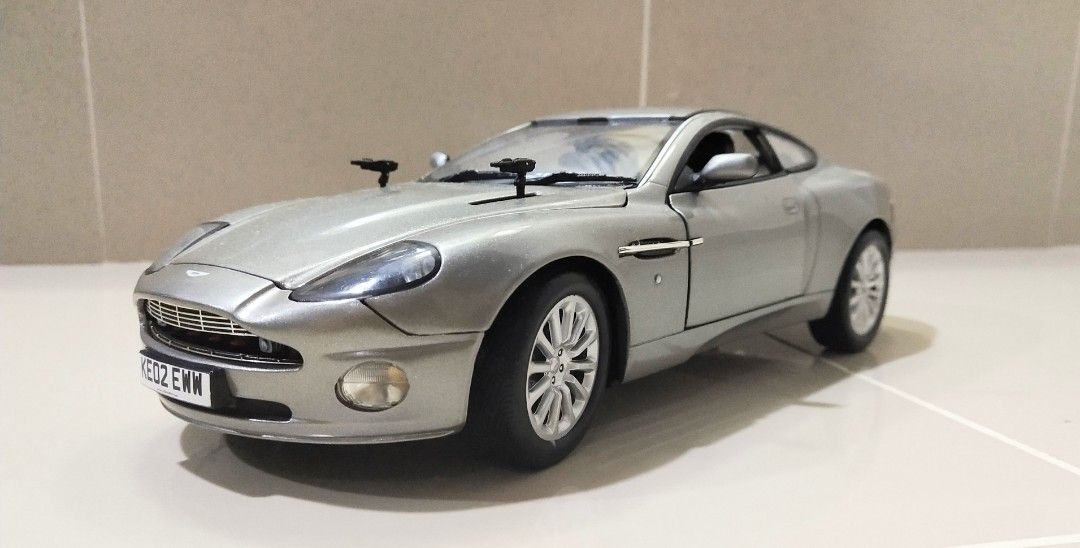 ミニカー JOY RIDE 1/18 007 アストンマーチン バンキッシュ