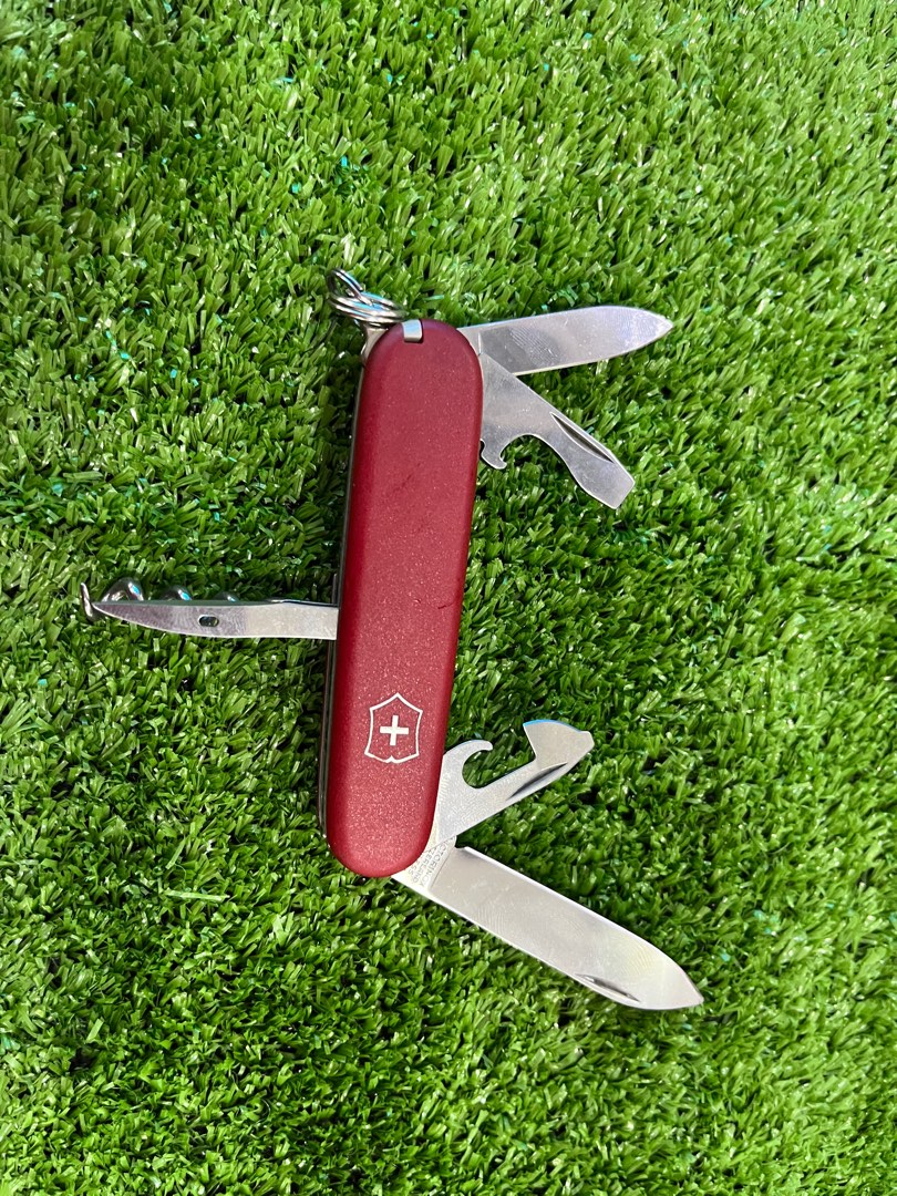 Knife multitool victorinox, Hobbies & Toys, Travel, Travel Essentials