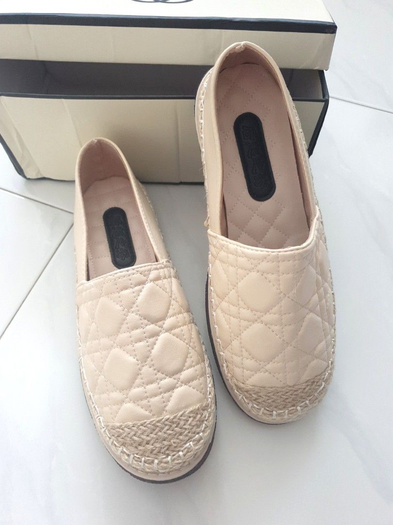 Loafer Shoes (Chanel), Women's Fashion, Footwear, Loafers on Carousell