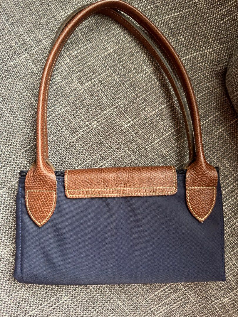 Longchamp le pliage medium long handle (Category: Luxury Bags & Wallets) located in Lipa City. Submitted by kringkring. (Listing ID 1254835066, Image 3). Description: .