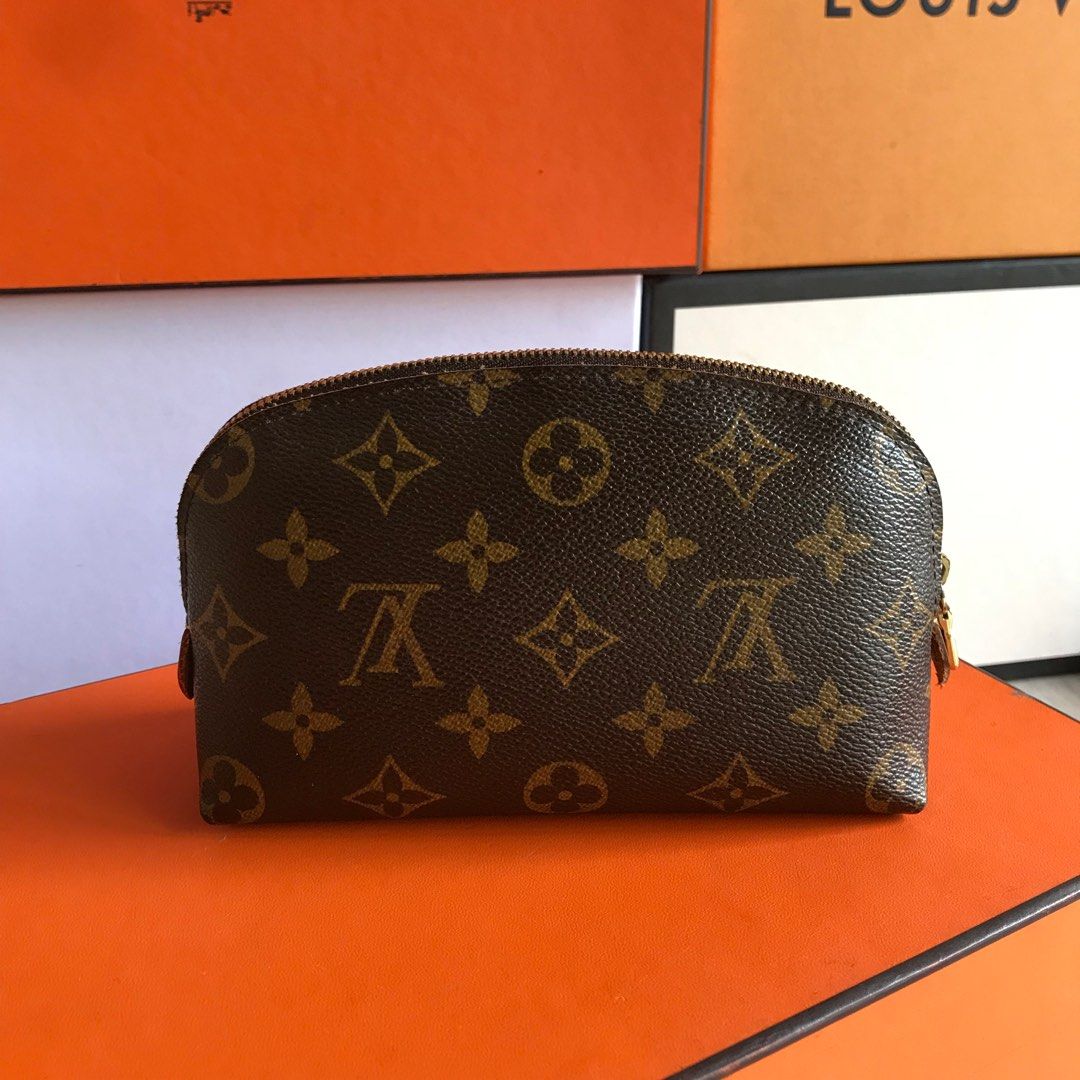 Louis Vuitton LV luggage tag, Women's Fashion, Bags & Wallets, Purses &  Pouches on Carousell