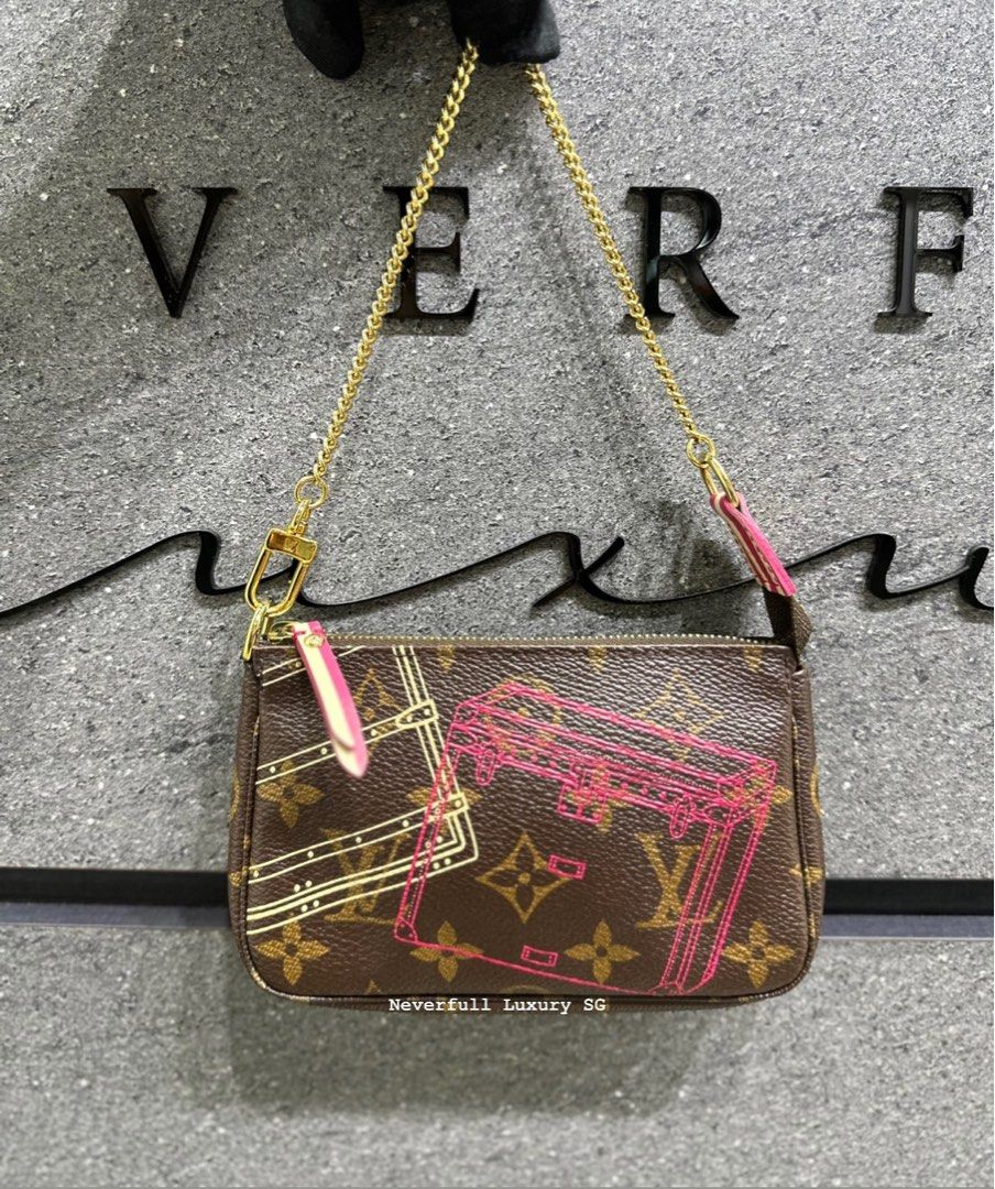 Louis Vuitton 2014 Pre-owned Christmas Animation Mini Pochette Accessories - Brown