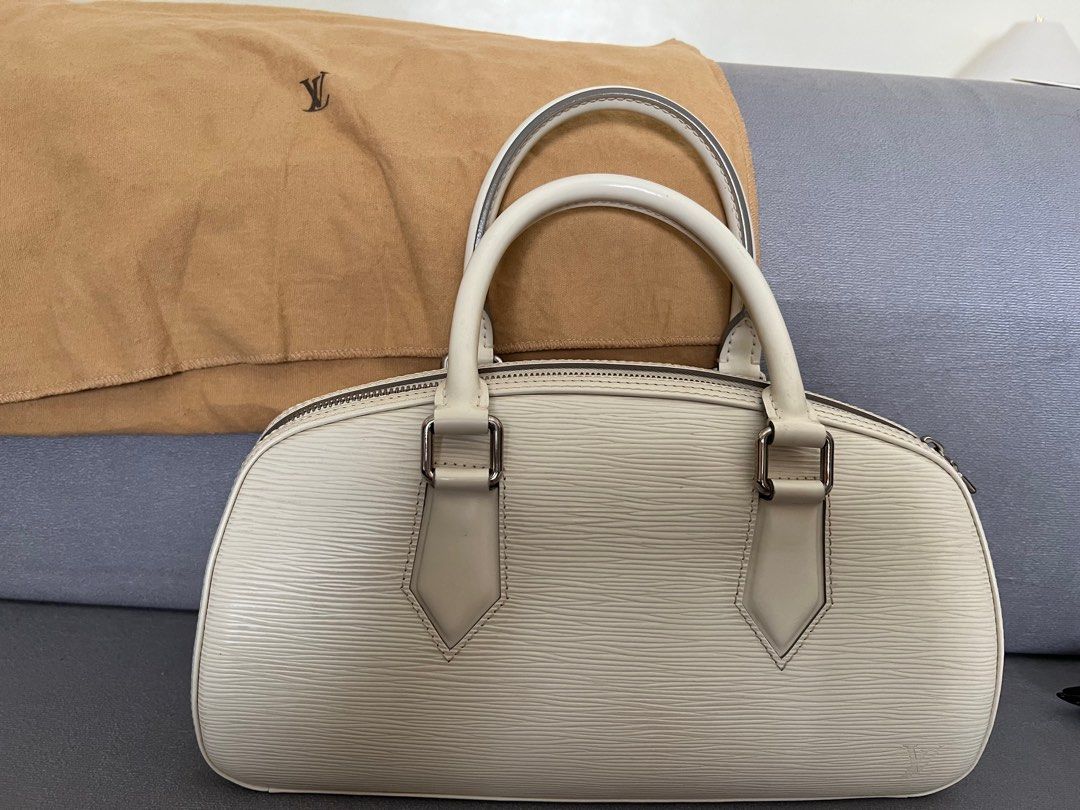LV off white Epi leather (Category: Luxury Bags & Wallets) located in Makati City. Submitted by travelbag (Listing ID 1254851247, Image 1). Description: Like new off white Epi leather with dust bag.