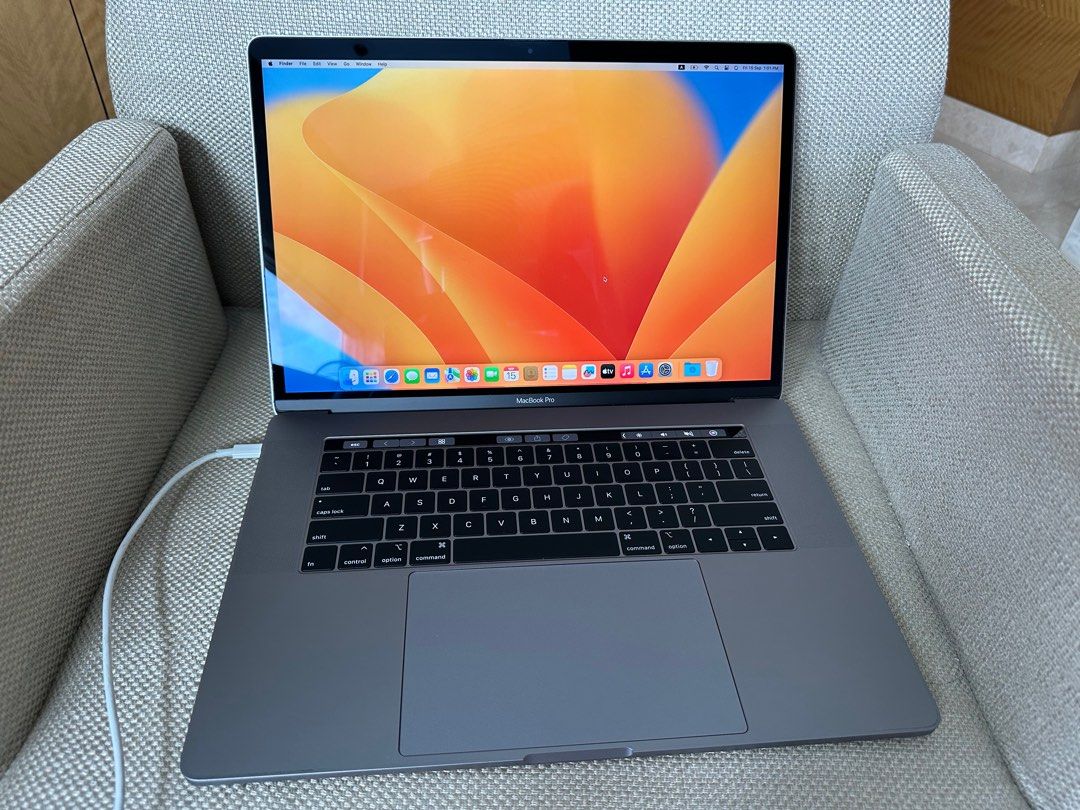 MacBook Pro 15” 2018 Retina Touch Pad 2.6Ghz 6-cores i7, 16GB Ram