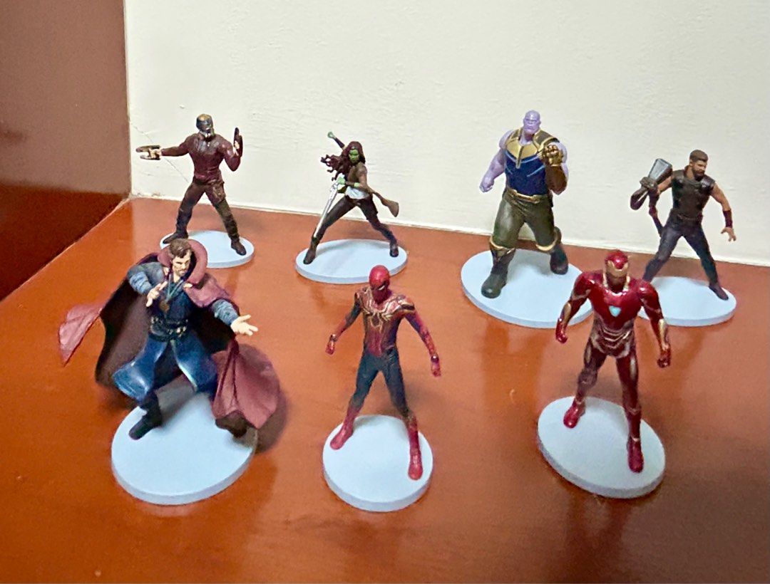 Avengers infinity war hotsell deluxe figurine set