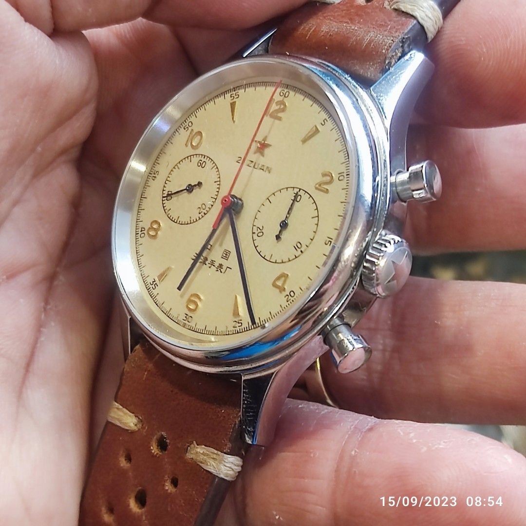 Mechanical Chronograph (Category: Men's Watches) located in General Trias. Submitted by elcombo (Listing ID 1254825661, Image 2). Description: De susi Good working condition Chrono resets to zero.