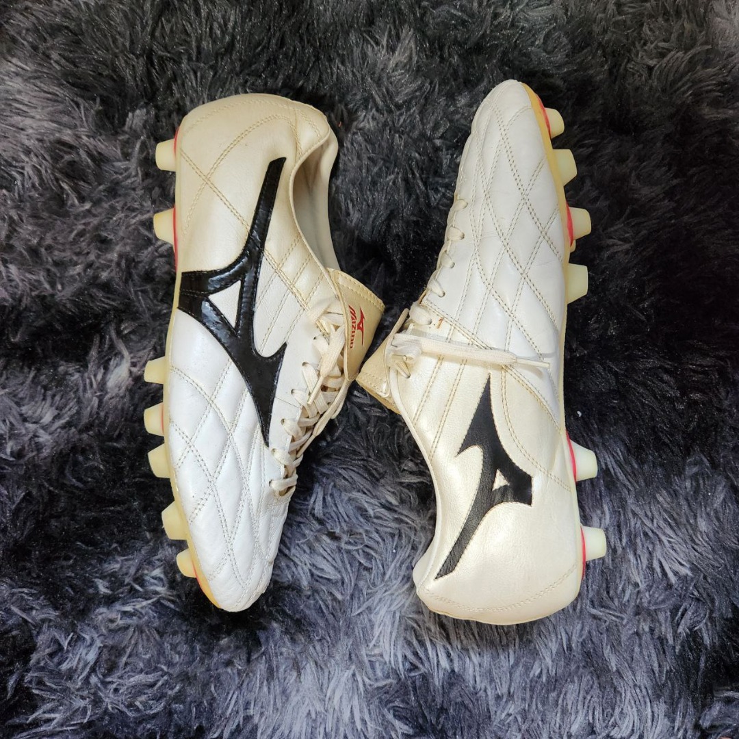 Mizuno ghost striker hotsell