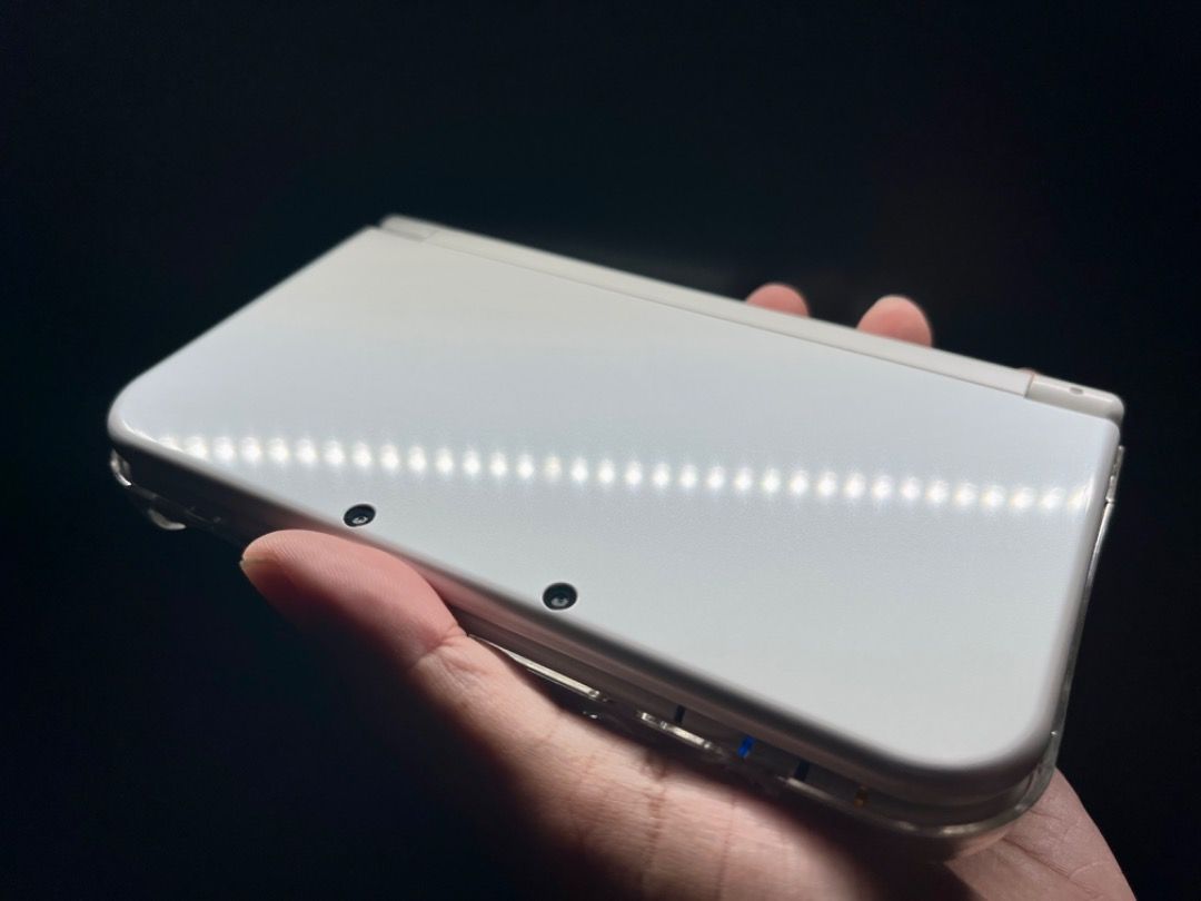 Modded New 3DS XL Almost Fully Pristine TN Screen installed