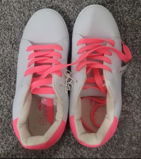 **New** Girls Senior Size 3 Miss Mango White and Neon Pink Shoes