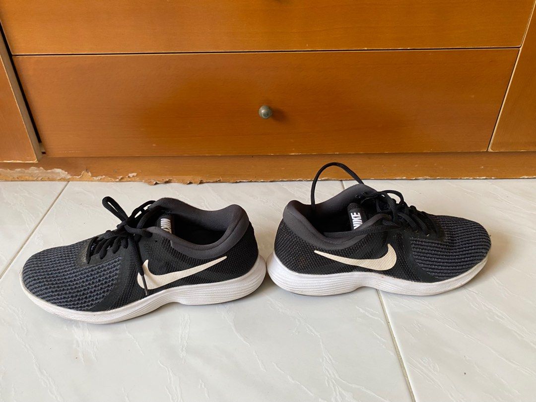 Revolution online 4 sneaker