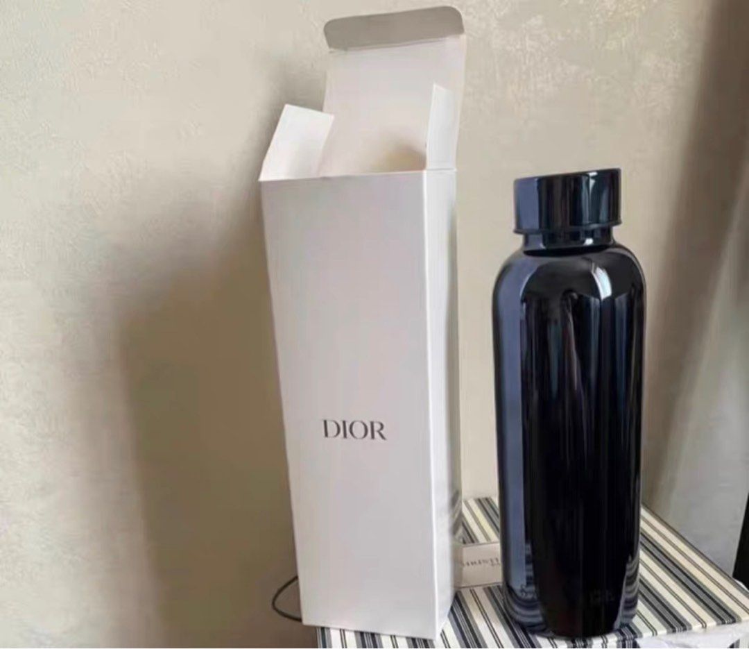 1003 Dior Flask Thermos with temperature display - Fakhra Perfumes