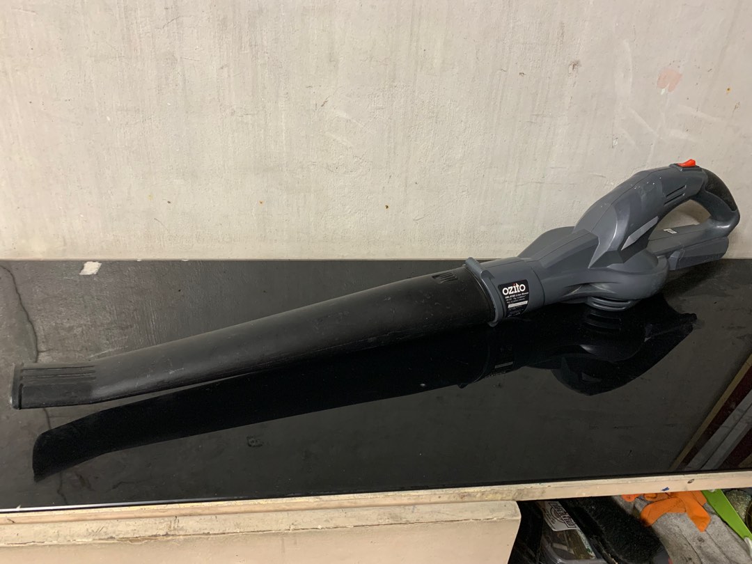 Ozito Leaf Blower 18volts NO BATTERY