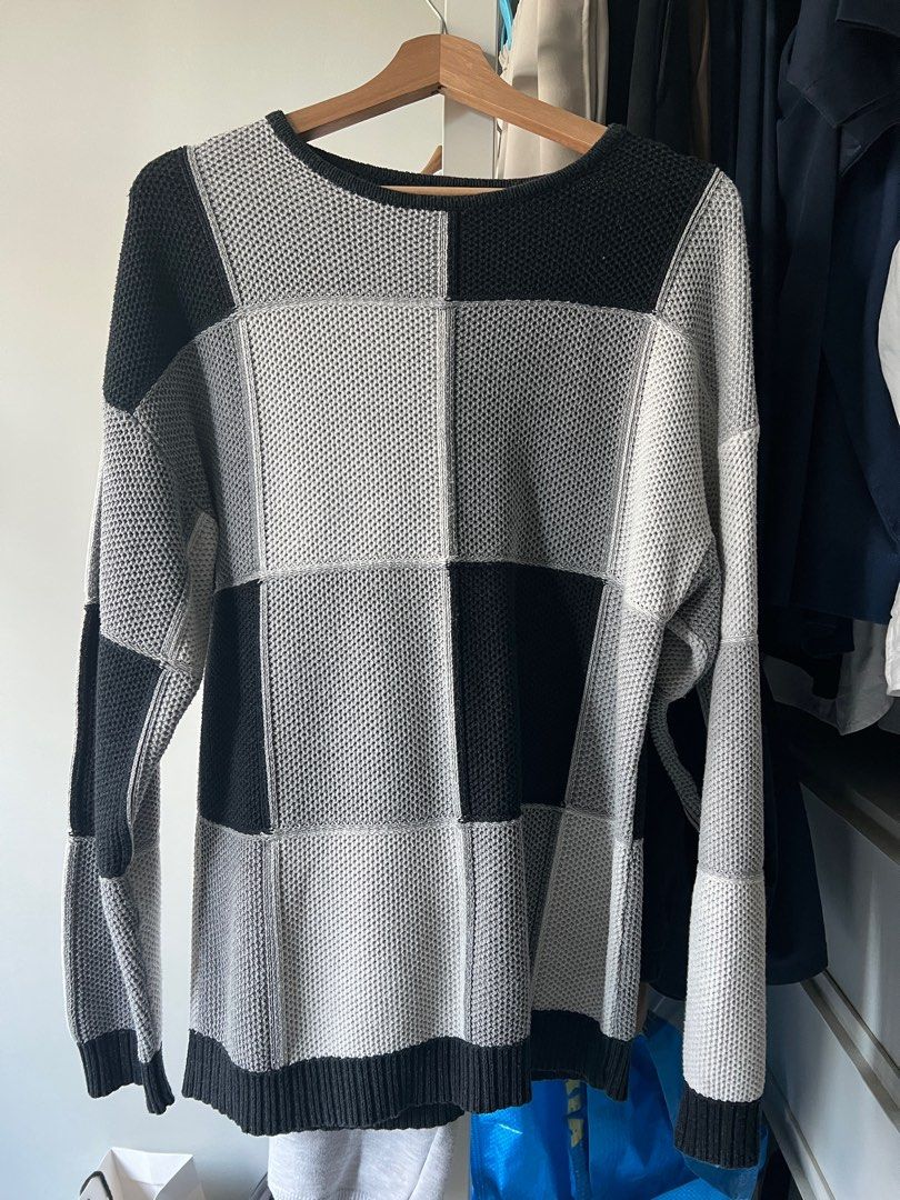 Patterned Sweater (Category: Coats, Jackets and Outerwear) located in Singapore. Submitted by winterstudio (Listing ID 1254828068, Image 1). Description: .