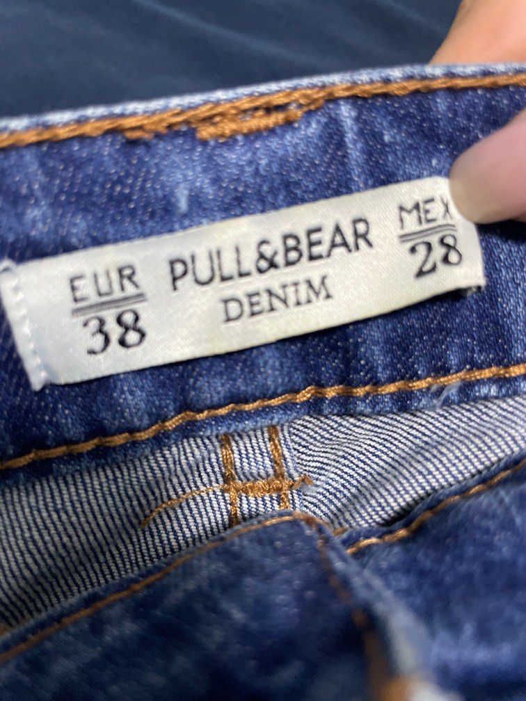 Pull & Bear Denim (Category: Shorts) located in Singapore. Submitted by soreys (Listing ID 1254969721, Image 3). Description: .