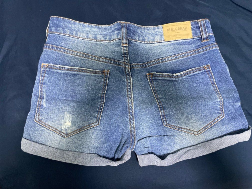 Pull & Bear Denim (Category: Shorts) located in Singapore. Submitted by soreys (Listing ID 1254969721, Image 2). Description: .