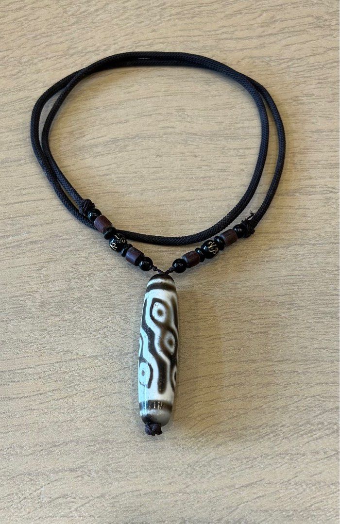 【一点のみ】dZi ジービーズ 血糸龍紋風化白至純九眼天珠 風水 伝統 伝説 三眼天珠 鳳凰眼天珠 龍鱗風化虎牙天珠 龍紋虎牙天珠