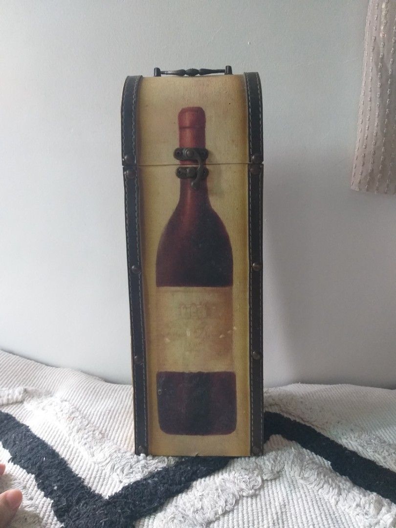 Retro wine box (Category: Wine Cellar & Storage) located in Cavite. Submitted by wishie_collects (Listing ID 1254886233, Image 1). Description: .
