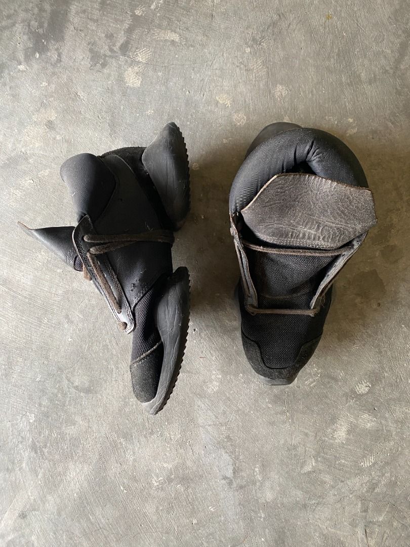 Rick Owens x Adidas Runner EU 39.5 (Category: Sneakers) located in Pasig City. Submitted by ichbinq (Listing ID 1254875606, Image 2). Description: Rick Owens x Adidas Runner Triple Black EU 39.5 US 6.5 Fits a true EU40/US7 Condition: 7/10 (plenty of life, no shoe seps or anything) .