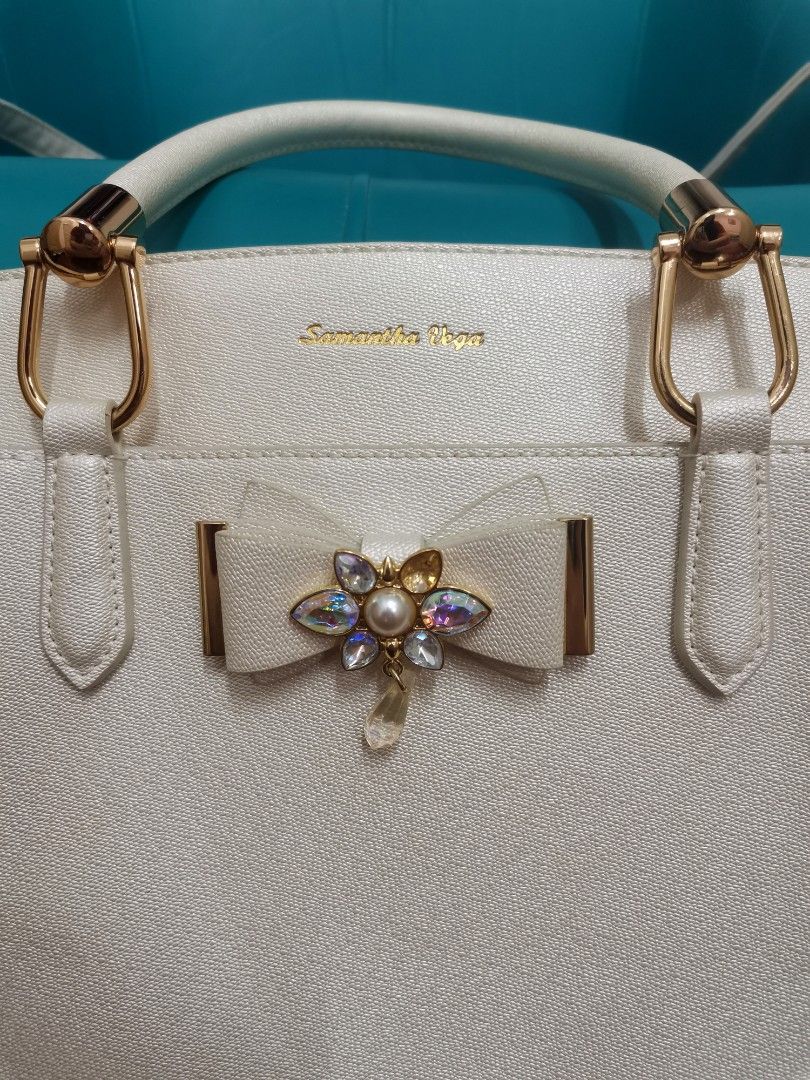 Samantha Vega Sling Handbag