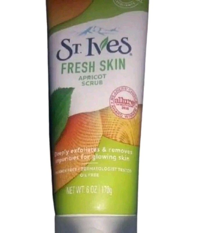 ST IVES FACE SCRUB (Category: Face Care) located in Valenzuela. Submitted by prettyjhoza_23 (Listing ID 1254860310, Image 3). Description: 💙100% authentic 💙from US 💙Smooths away dryness & even skin textures 💙made with 100% natural exfoliants (walnuts shell powder & oatmeal) 💙from america's #1 scrub brand 💙works double time as a mask or scrub leaving skin looking and feeling soft & supple 💙non - comedogenic 💙paraben-free 💙dermatologist-te