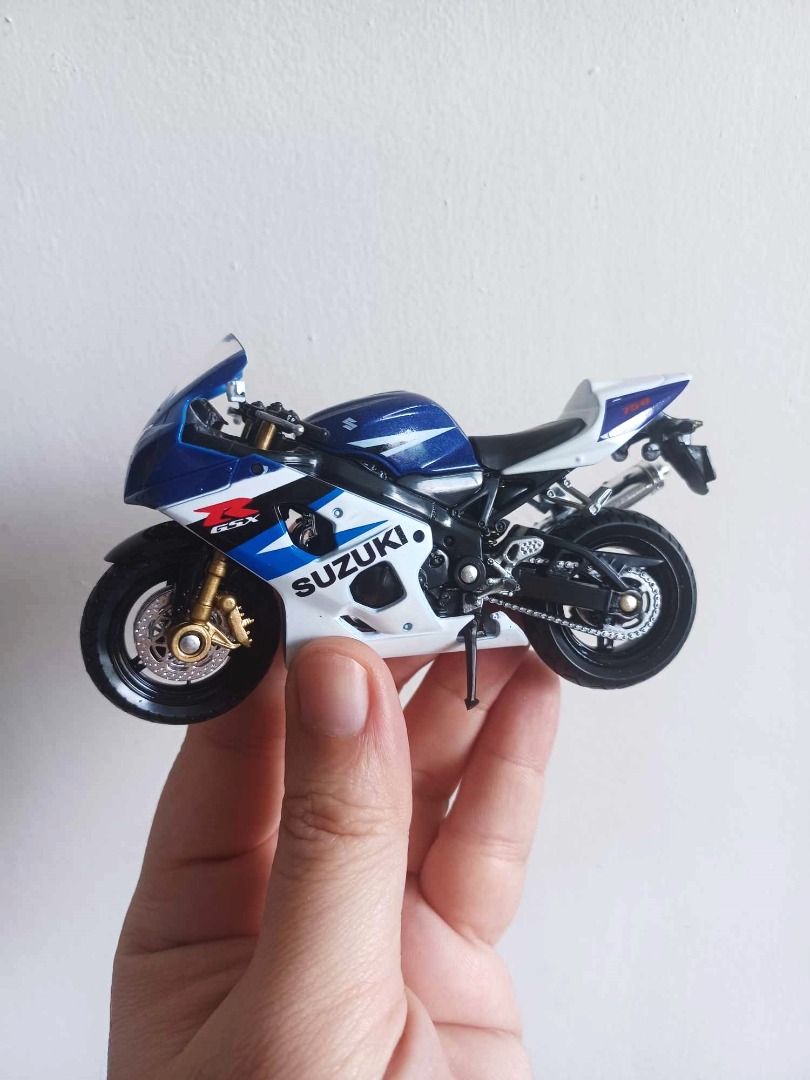 SUZUKI GSXR750 Gixxer 750 Motorcycle Bike 118 scales Diecast, Hobbies