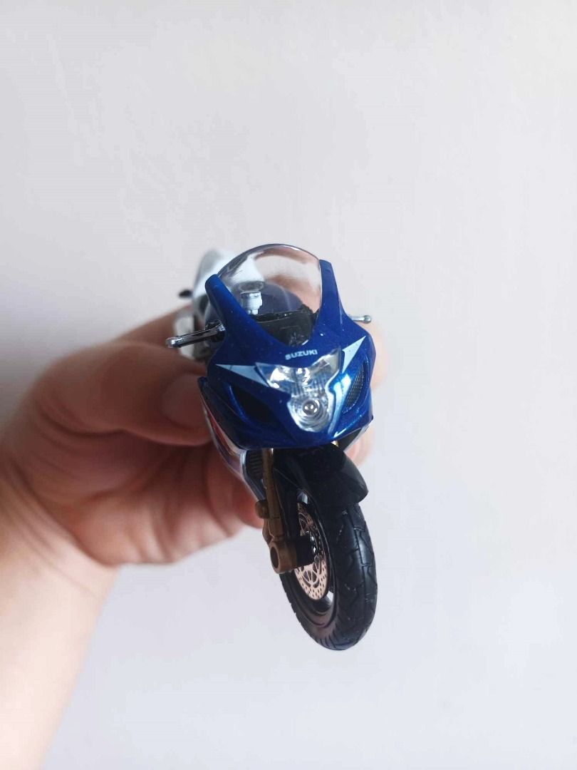 SUZUKI GSXR750 Gixxer 750 Motorcycle Bike 118 scales Diecast, Hobbies