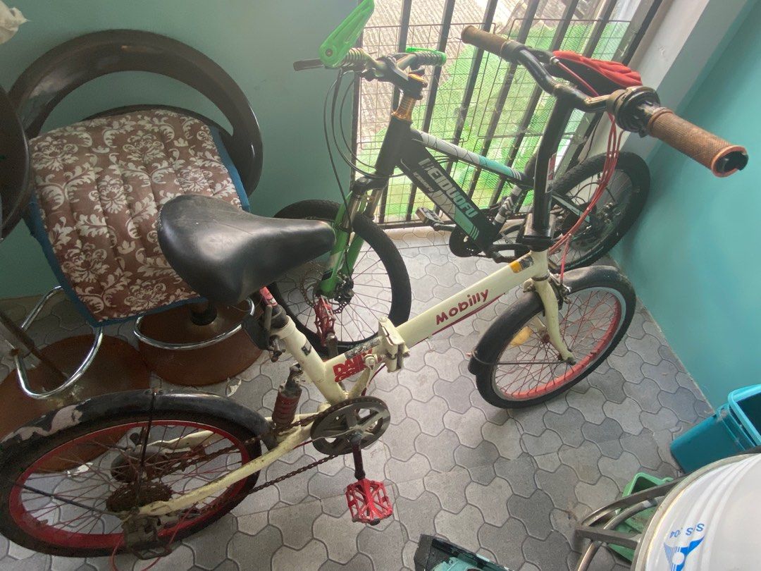 Used Japanese Folding Bike (Category: Bicycles) located in Manila. Submitted by ohnalovespanda (Listing ID 1254852764, Image 1). Description: Mobily brand Good condition Minor scratches and signs of usage Handlebar grip may need replacement but still usable Slightly negotiable For pick up only (buyer to shoulder expense) Savannaville Town Homes, Malagasang 1C, Imus Reason for selling: not being used, decluttering.
