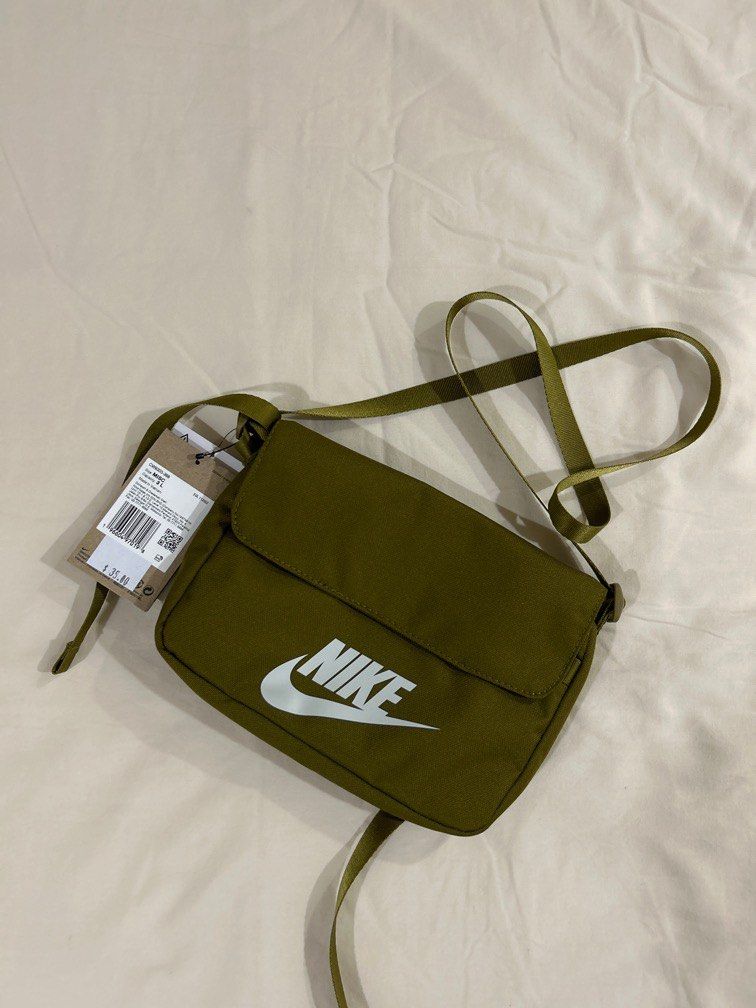 Nike Futura Luxe Tote Bag, Women's Fashion, Bags & Wallets, Tote Bags on  Carousell