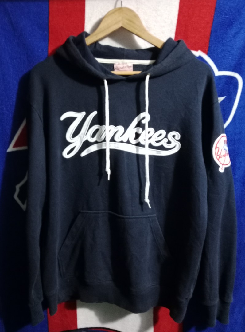 Mitchell & Ness Hoodie Yankees, Men's Fashion, Coats, Jackets and  Outerwear on Carousell
