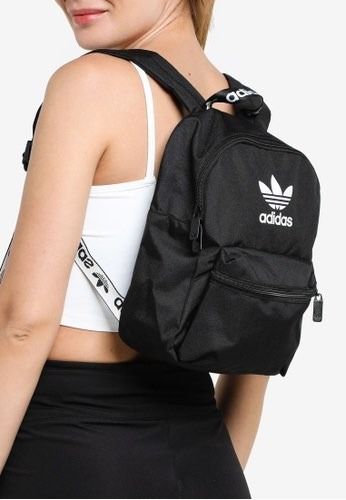 Adicolor hotsell classic backpack