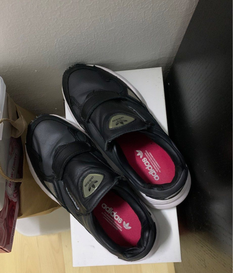 Adidas falcon shop black leather