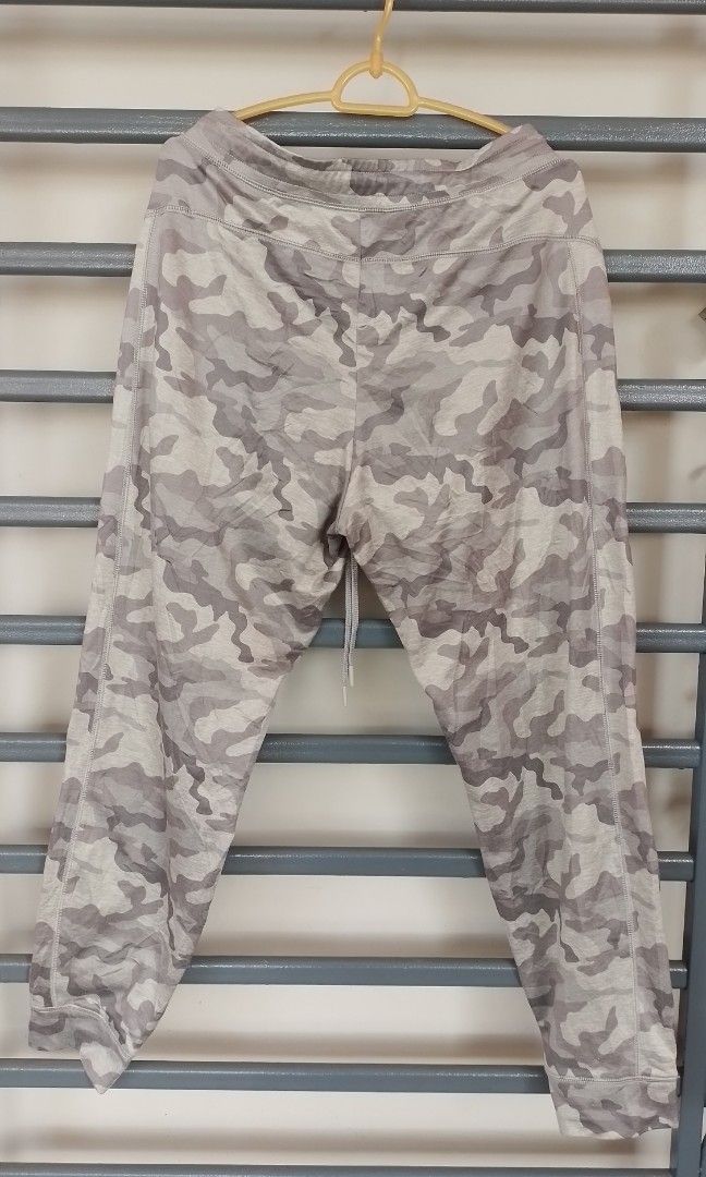 American eagle outlet camo pants