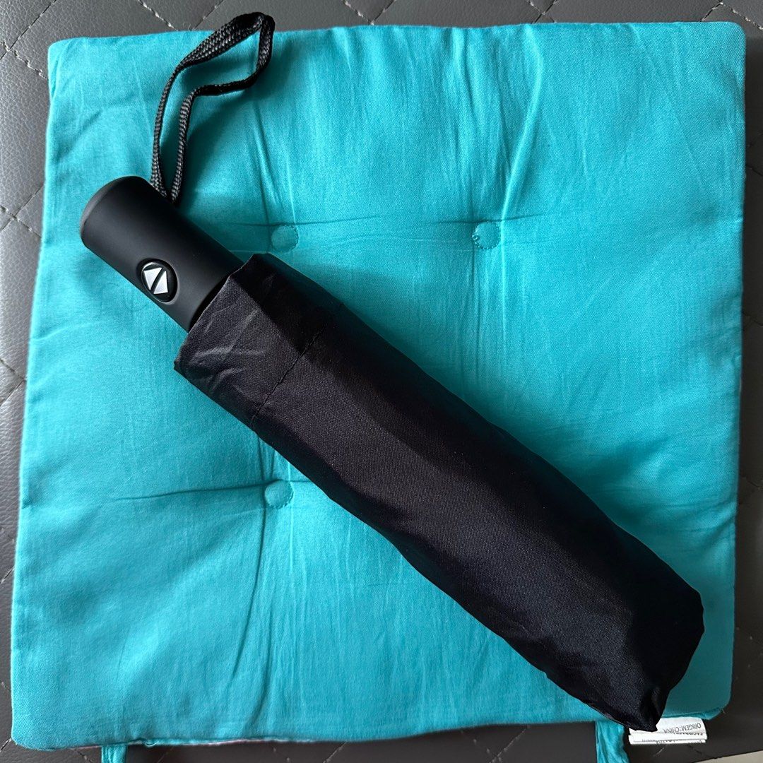Automatic umbrella, Hobbies & Toys, Travel, Umbrellas on Carousell